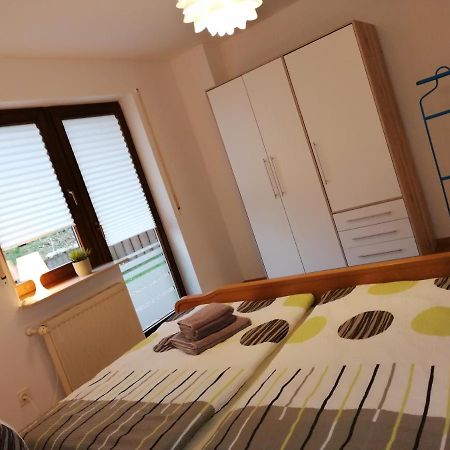 Ebenerdige Ferienwohnung Mit Grosser Terrasse In Der Naehe Des Waldes, Zum Wohlfuehlen Schoneck Extérieur photo